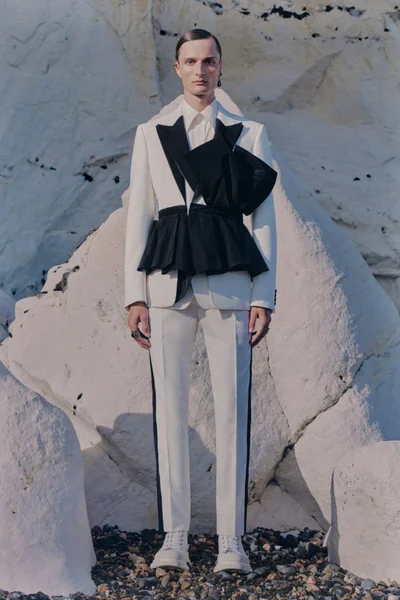 Look 30